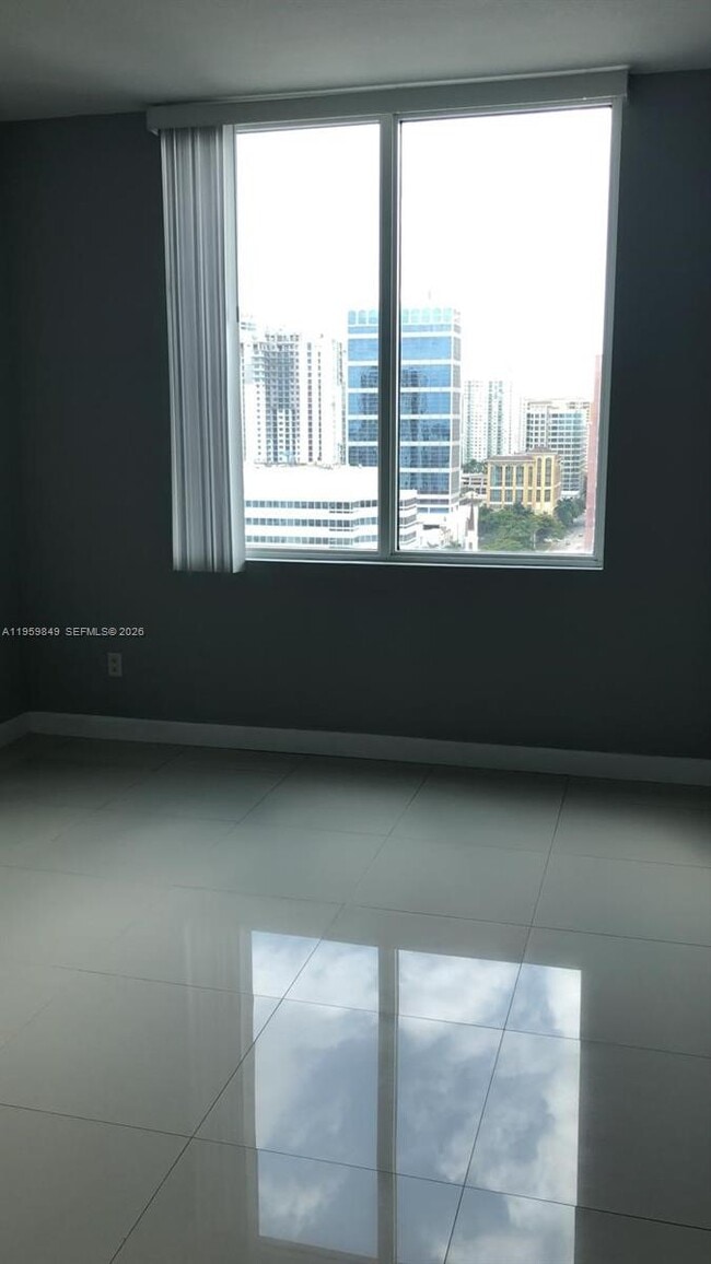 Building Photo - 315 NE 3rd Ave