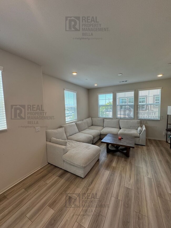 Building Photo - Modern 4-Bedroom Condo with Prime Temecula...