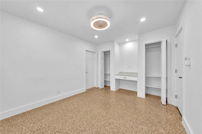 Building Photo - 5122 NE 19th Ave