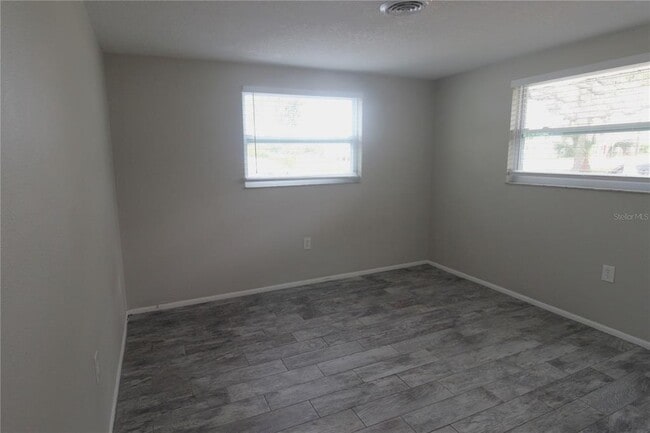 Building Photo - 302 Colonia Ln