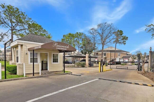 Building Photo - 2750 Holly Hall St