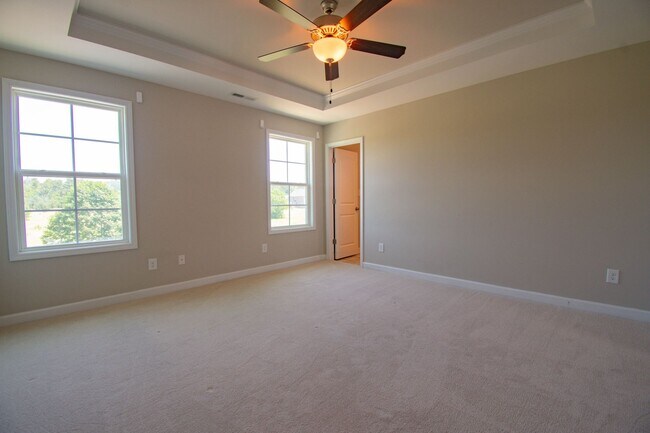 Building Photo - Available July 1! 4 Bedroom 2.5 Bathroom