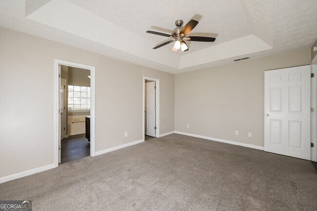 Building Photo - 200 Wagon Wheel Dr
