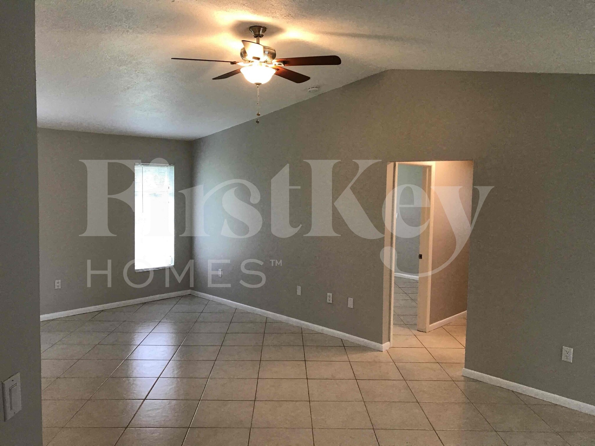 Building Photo - 904 SE 34th Terrace