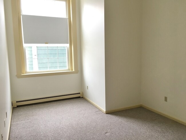 Building Photo - 521 Pine St