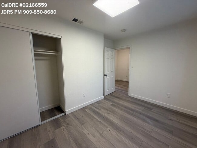 Building Photo - La Puente 7 Bedroom Home