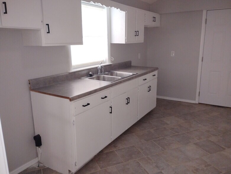 Building Photo - 465 Naugher Rd
