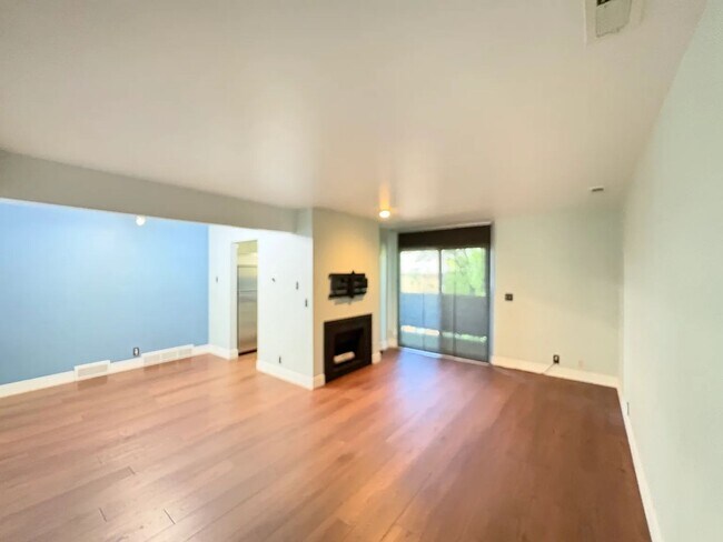 Building Photo - 2 Bedroom 2 Bath Condo in Salt Lake City!