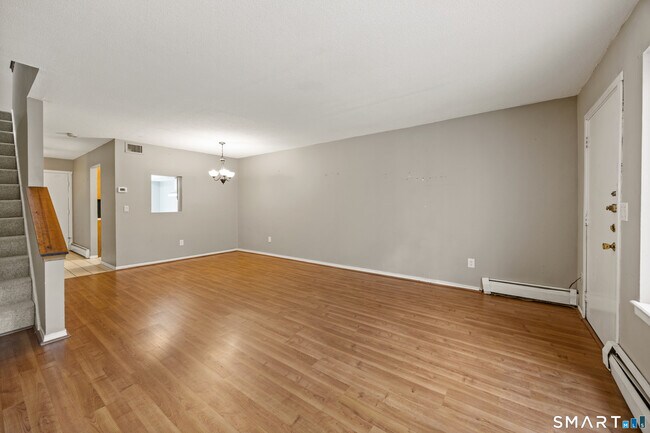Building Photo - 5 Staunton Ct
