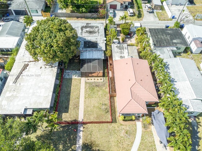 Building Photo - 1527 Jackson St