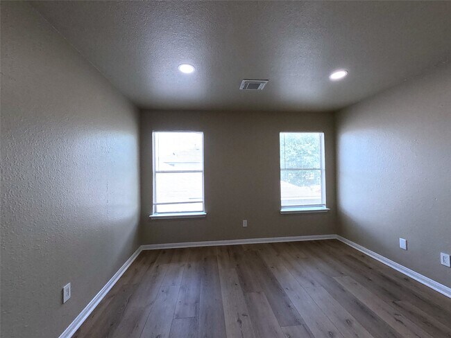 Building Photo - 17107 Westminster Village Ct