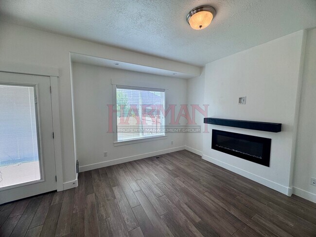 Building Photo - 1008 E 120 S