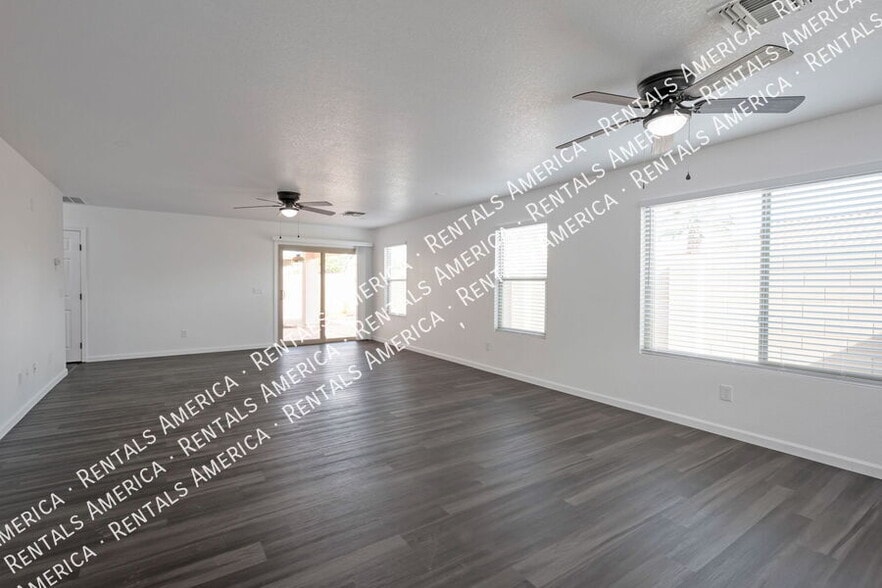 Building Photo - 3502 S Chaparral Rd