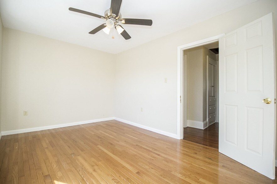 Building Photo - 4015 Eastway St