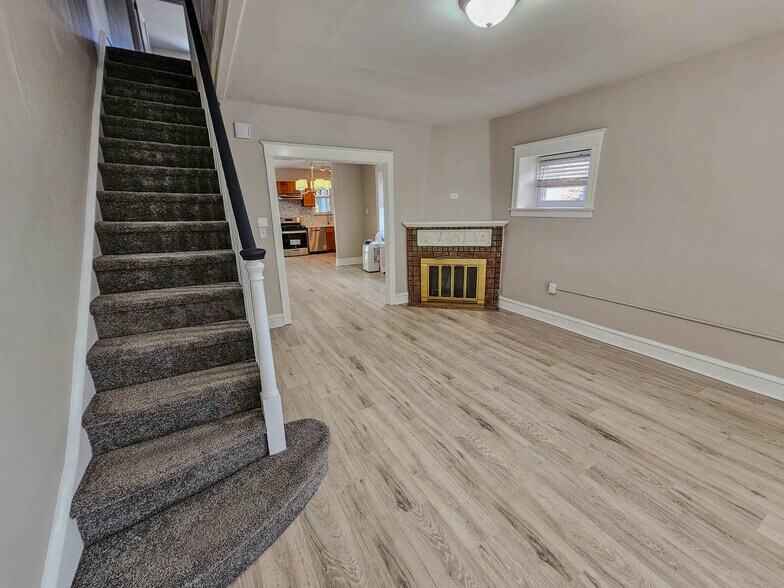 Building Photo - 740 Church Ln