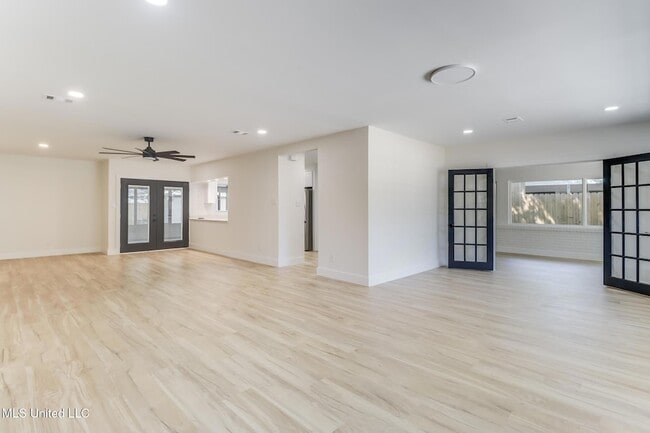 Building Photo - 175 St Charles Ave