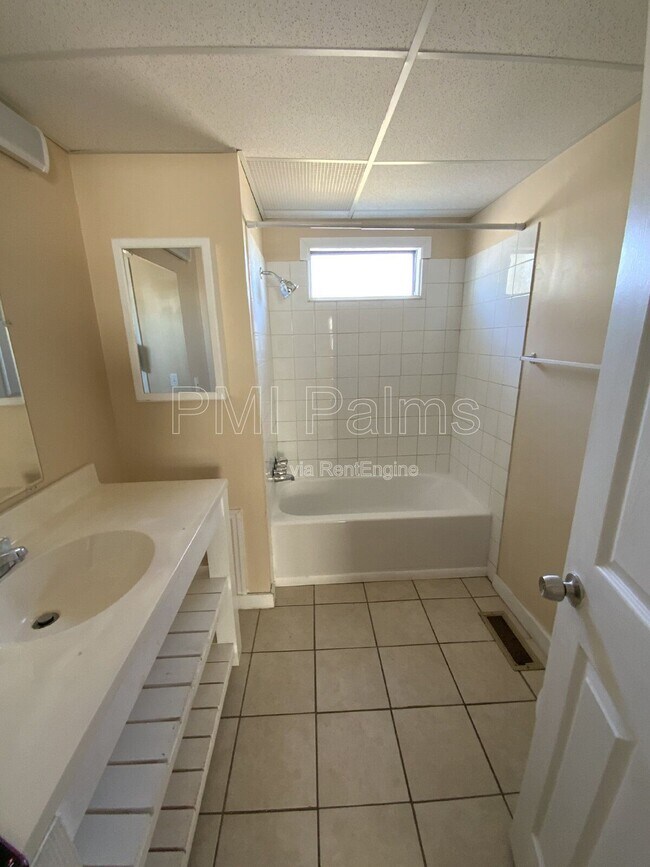 Building Photo - 2026 Shady Cove Dr