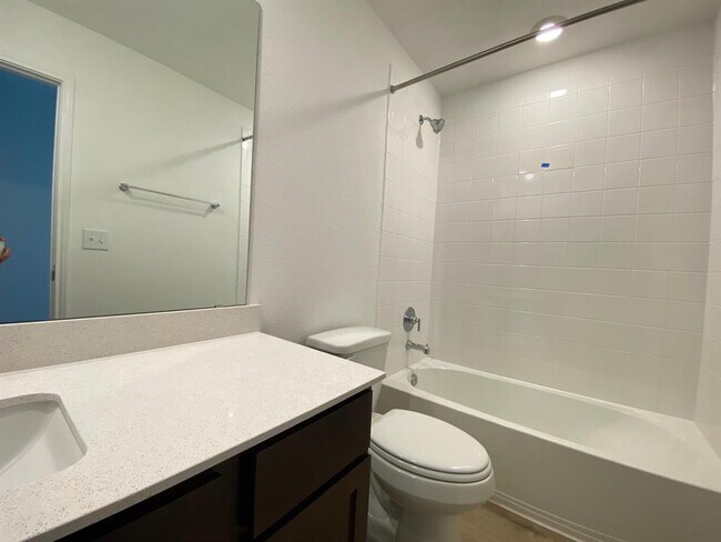 Building Photo - 432 Brody Ln