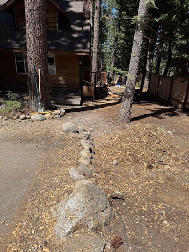 Building Photo - 3Bd 2Ba home located in a quiet neighborho...