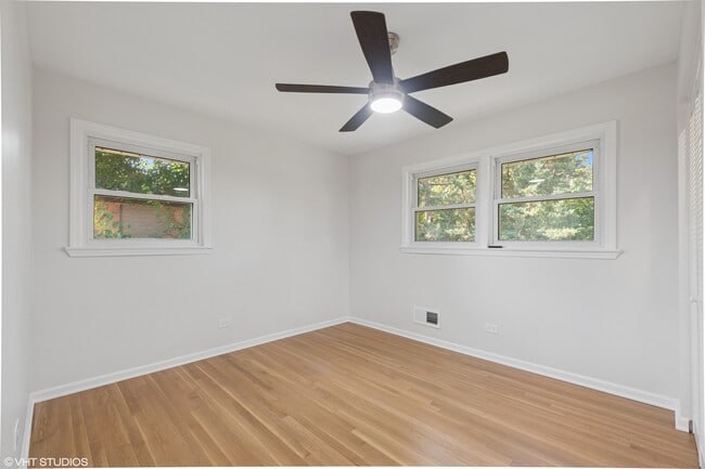 Building Photo - 30 Crescent Dr