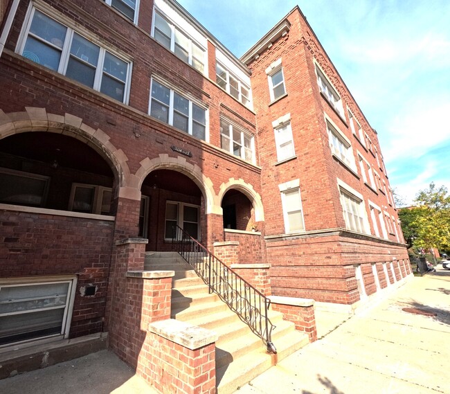 Building Photo - 1112 W Ardmore Ave