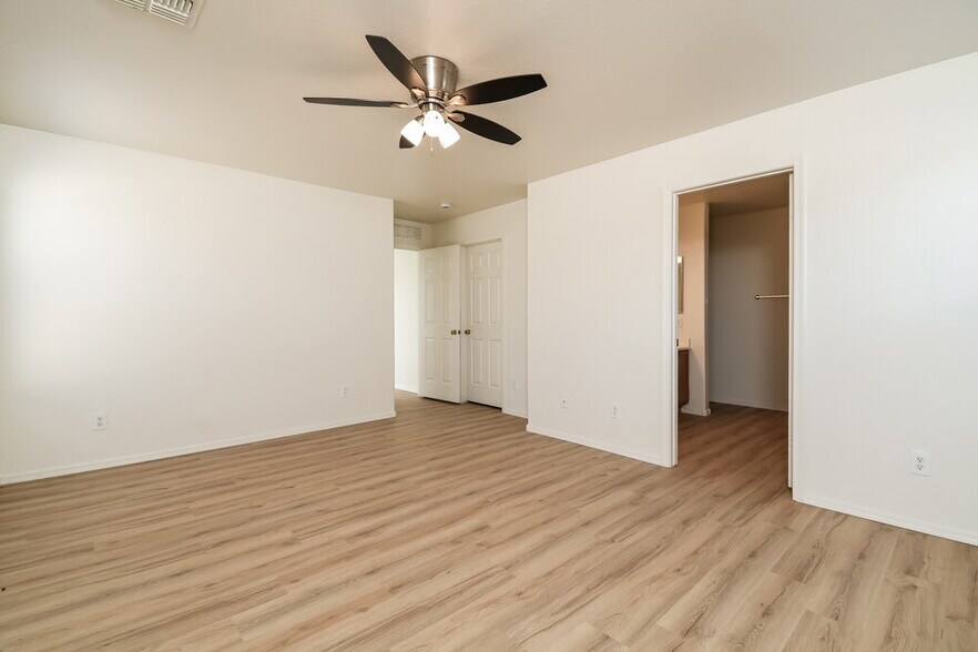 Building Photo - 7401 S 30th Ave