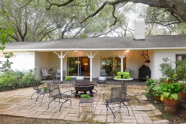 Building Photo - 34122 Pecan Hill Dr