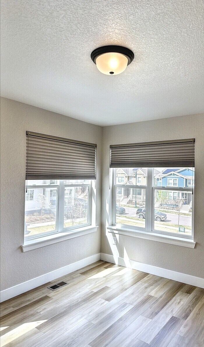 Building Photo - 5992 N Fulton St