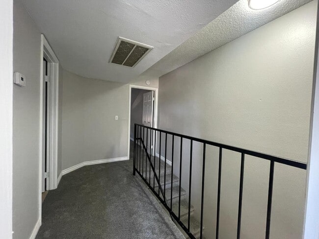 Building Photo - 1303 Darlene Way