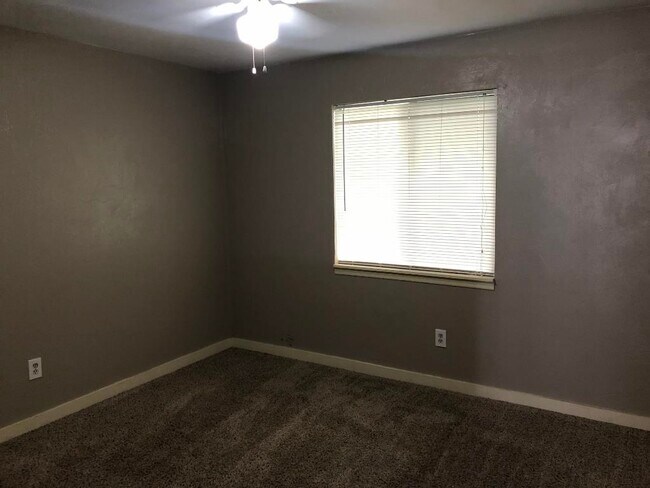 Building Photo - 617 Chicopee Ct