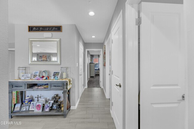 Building Photo - 9913 Album Ave