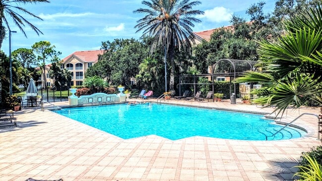 Building Photo - ANNUAL UNFURNISHED GROUND FLOOR CONDO 3 BE...