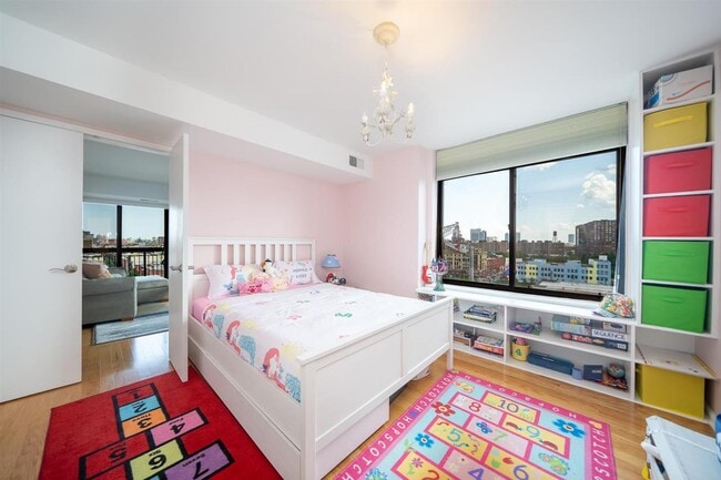 Building Photo - 700 1st St