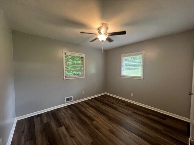 Building Photo - 1128 Lanier Dr