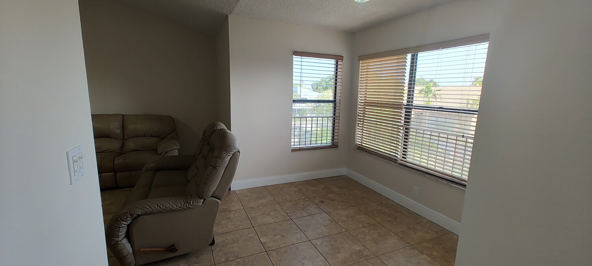 Building Photo - 2846 S University Dr