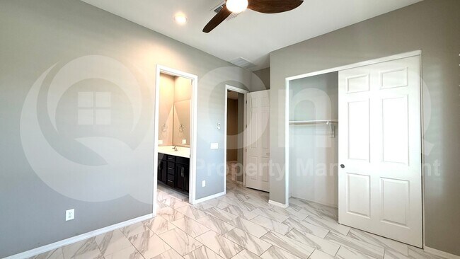 Building Photo - 5530 N 107th Ln