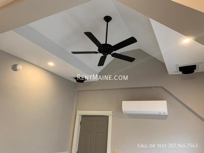 Building Photo - 38 Railroad St