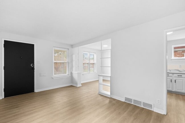 Building Photo - Cozy University City Brick Home with Basement & Off-Street Parking Near WashU & The Loop