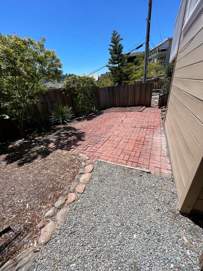 Building Photo - 1800 Centro West St