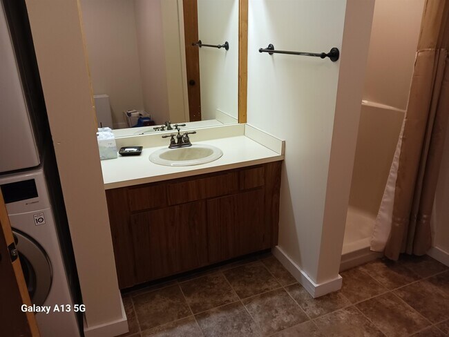 Building Photo - 114 Easterly Rd