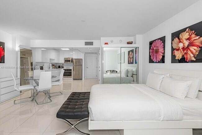 Building Photo - 2301 Collins Ave