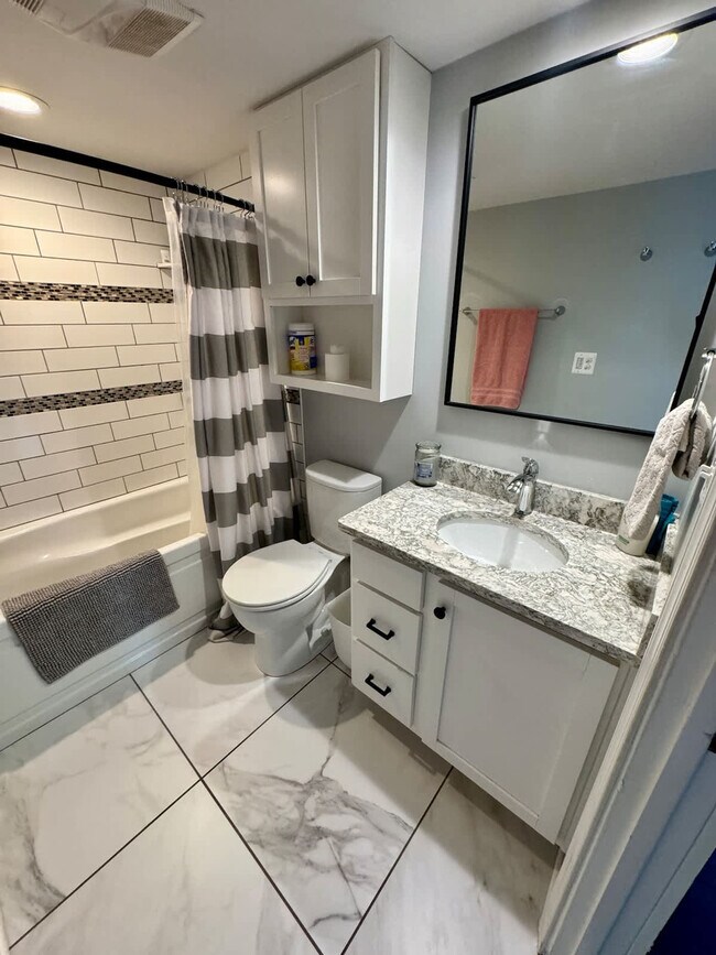 Building Photo - 14386 Calvert St