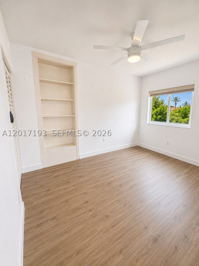Building Photo - 235 SW 64th Ave