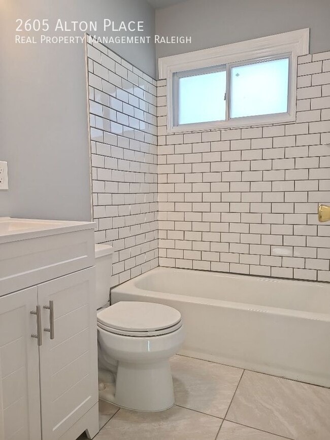 Building Photo - 2605 Alton Pl