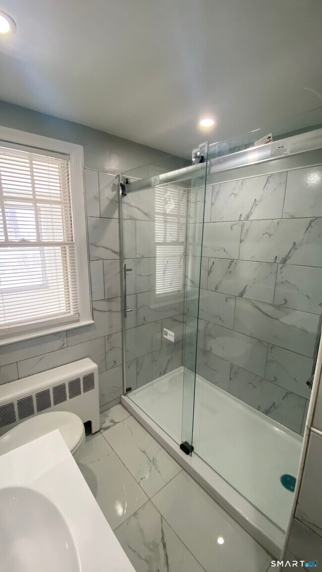 Building Photo - 214 Columbia St