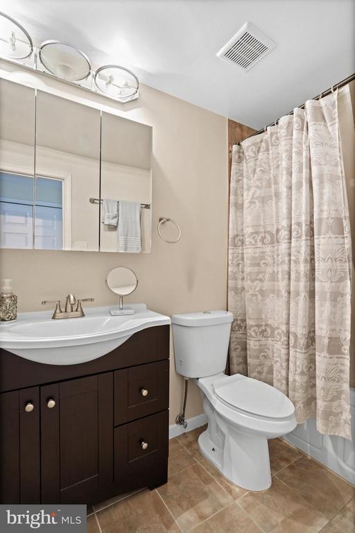 Building Photo - 2712 Advent Ct S