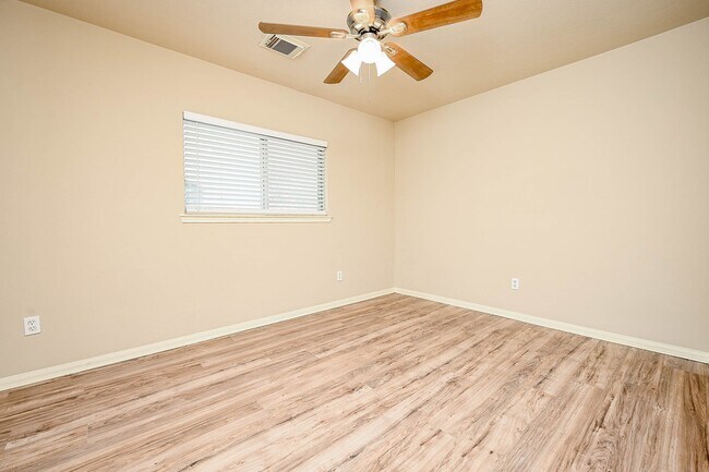 Building Photo - 18518 Shadow Line Ct