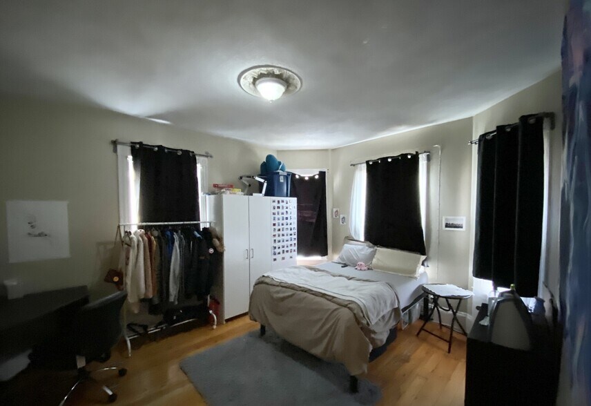 Building Photo - 72 Calumet St