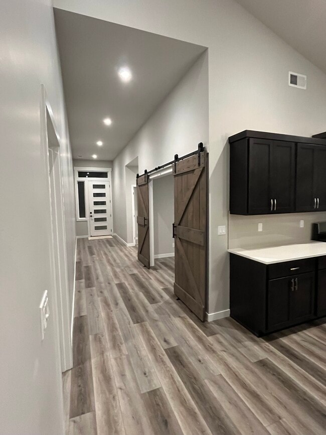 Building Photo - 1520 W Moselle Dr