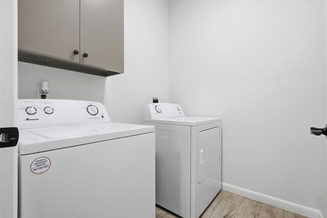 Building Photo - 1809 Pease St